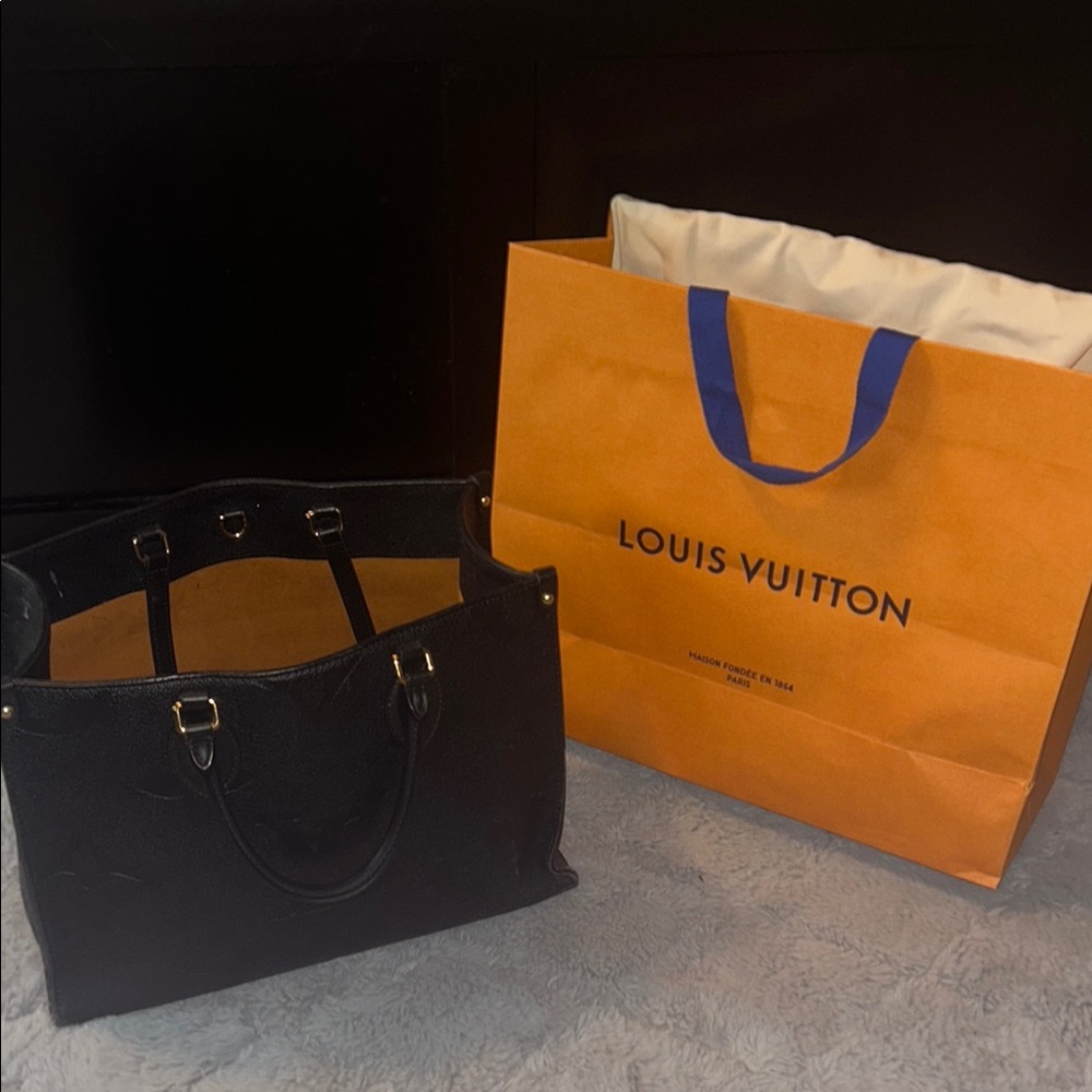 Louis Vuitton OnTheGo GM Tote in black Empreinte leather